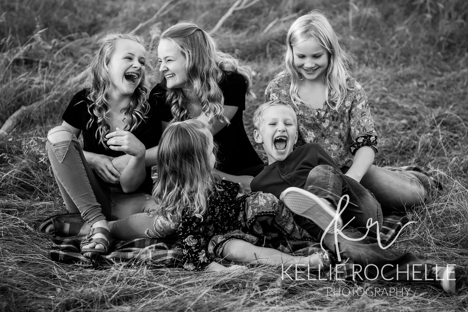 black and white of siblings laughing 