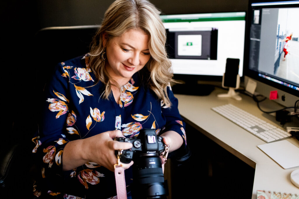 Photographer holding a camera teaching how to create an unforgettable client expereience