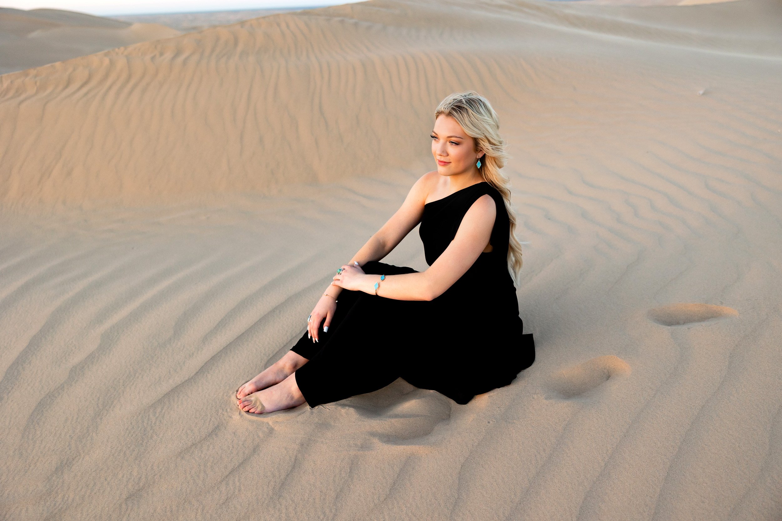 williston-senior-photographery-glamis-sand-dunes-5.jpg