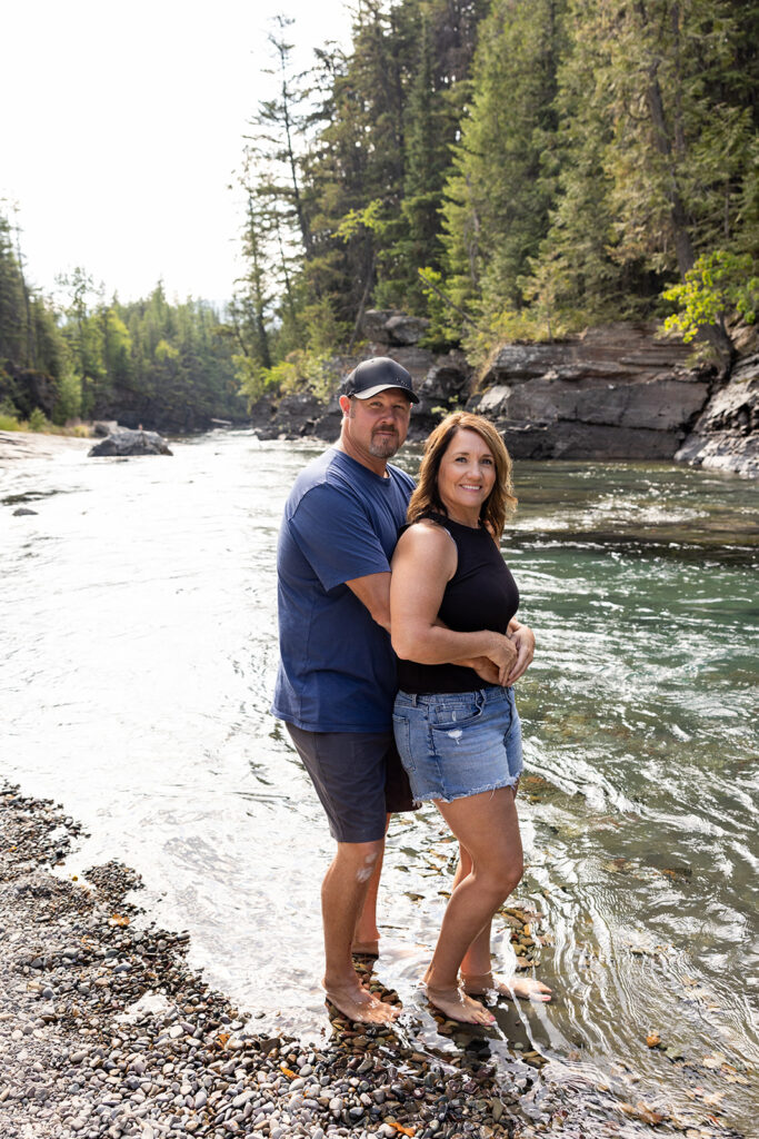 Travel Photoshoot Ideas for couples in Glacier National Park 