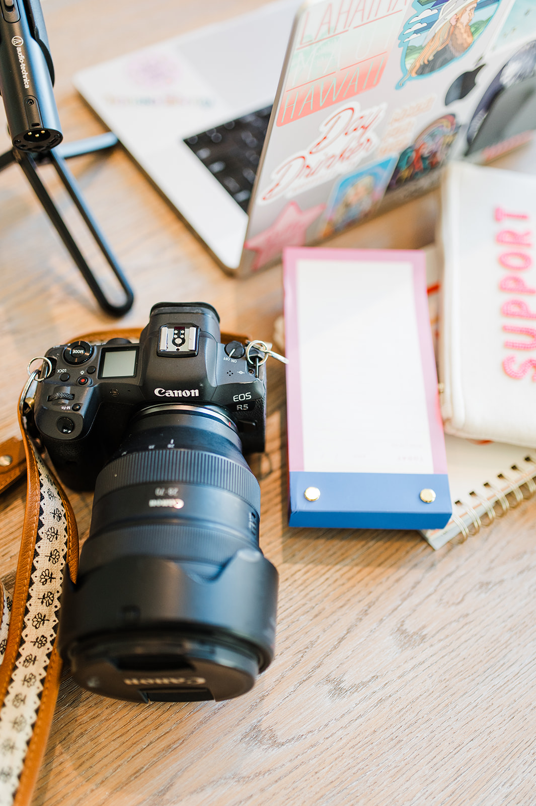 camera-notebook-desk